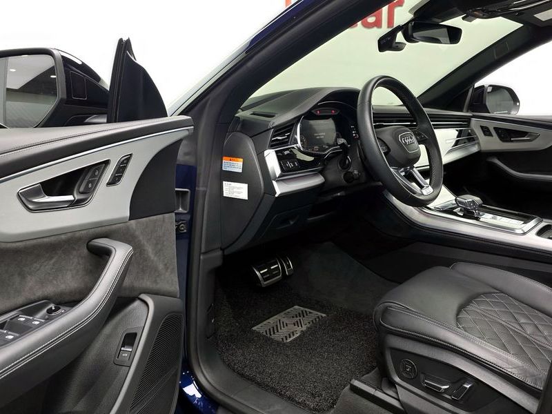 2022 Audi Q8 55 TFSI Quattro Premium photo 10