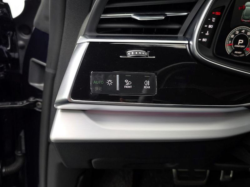 2022 Audi Q8 55 TFSI Quattro Premium photo 13