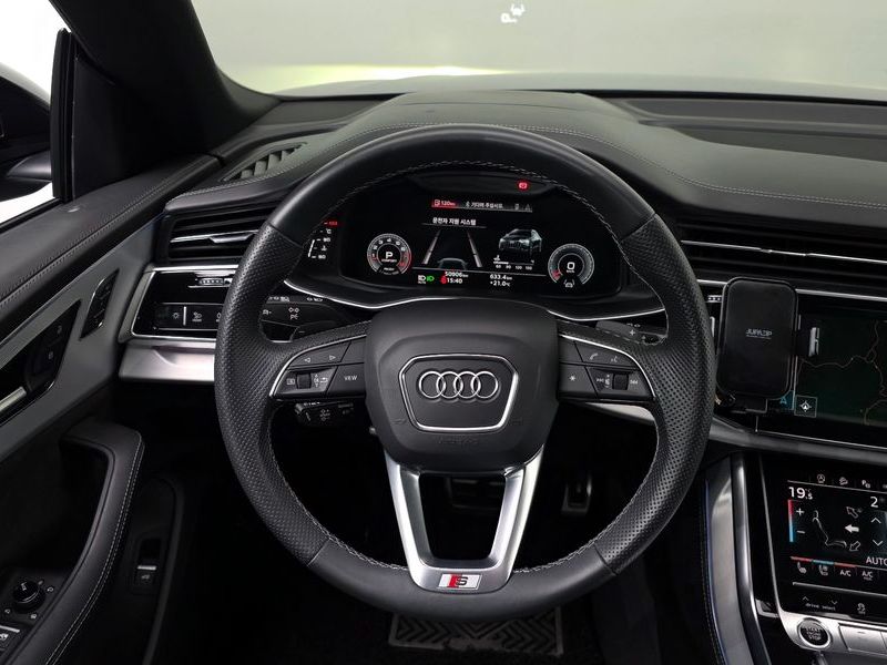 2022 Audi Q8 55 TFSI Quattro Premium photo 14