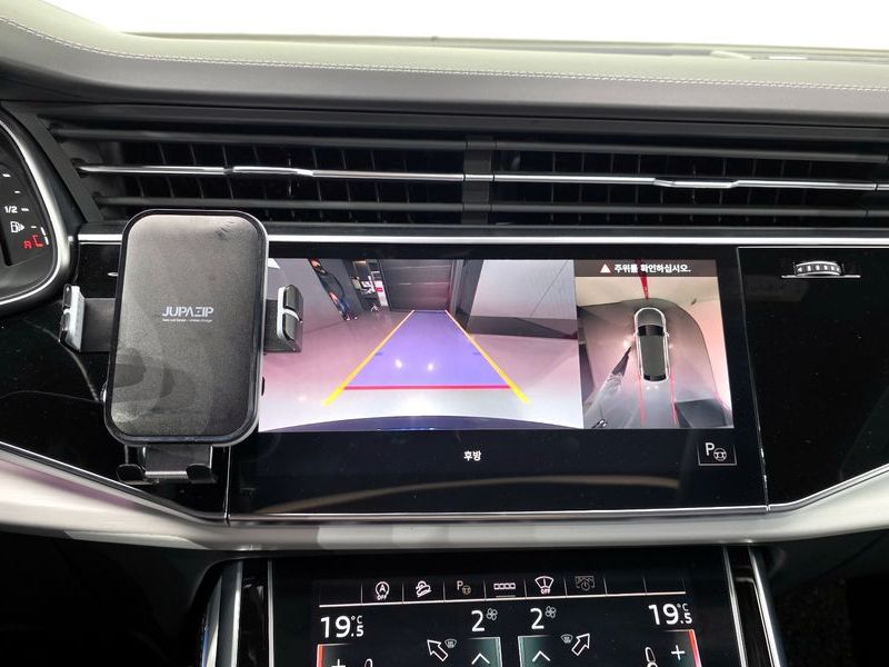 2022 Audi Q8 55 TFSI Quattro Premium photo 16