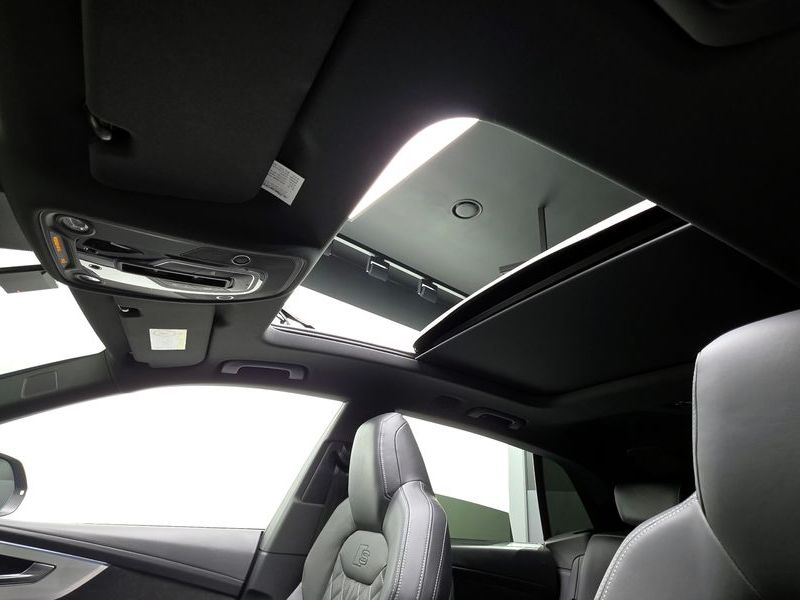2022 Audi Q8 55 TFSI Quattro Premium photo 18