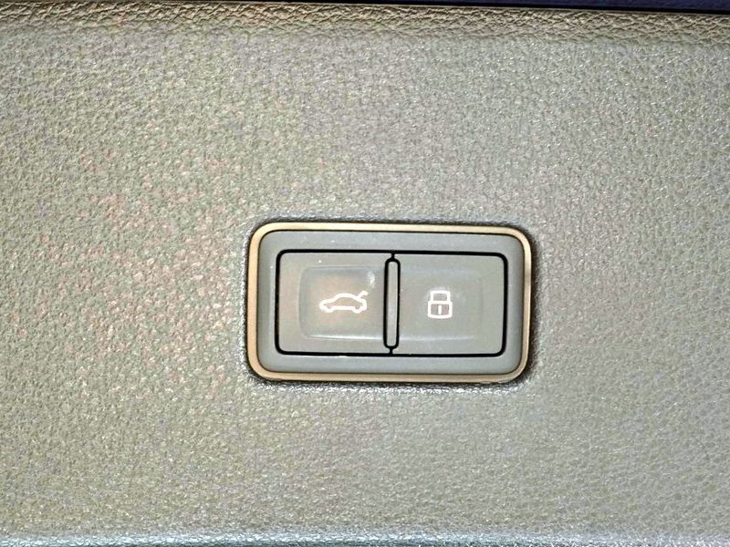 2022 Audi Q8 55 TFSI Quattro Premium photo 20