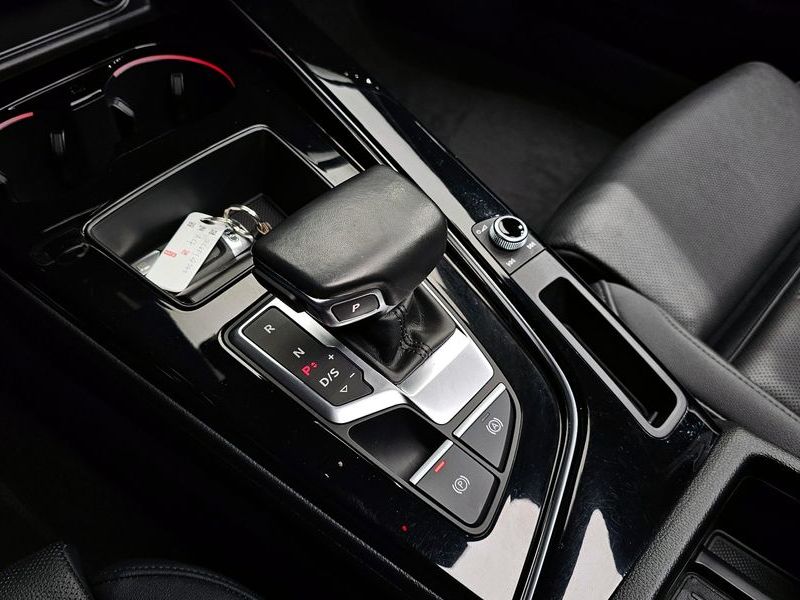 2021 Audi A4 40 TFSI Premium photo 9