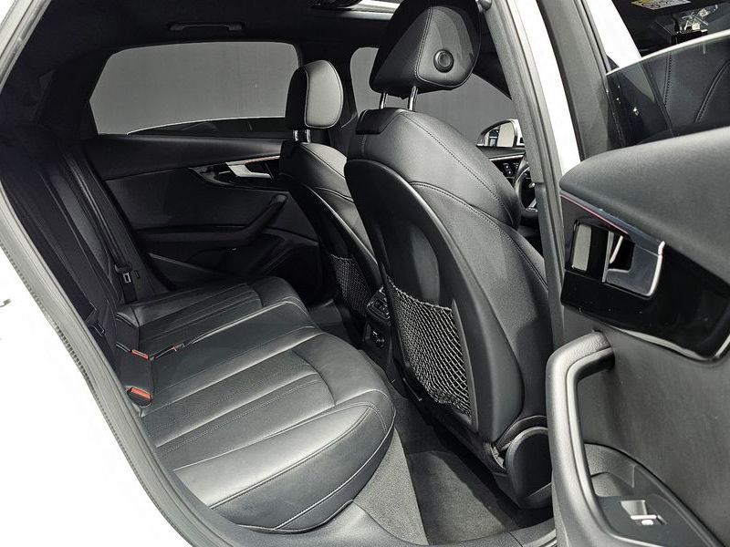 2021 Audi A4 40 TFSI Premium photo 12