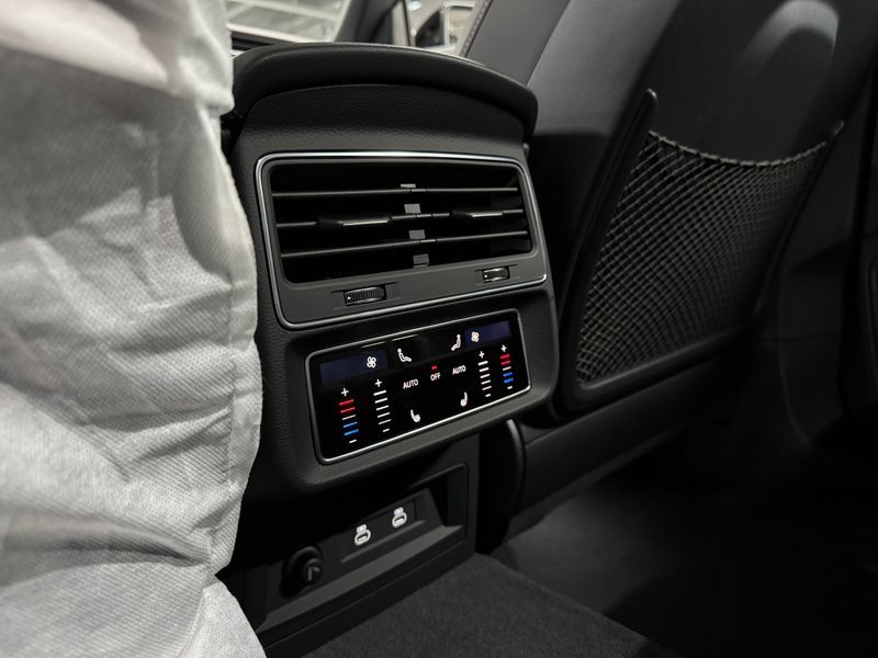 2026 Audi Q8 50 TDI Quattro Premium photo 11