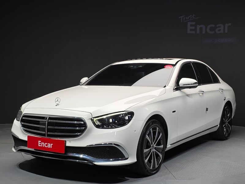2021 Mercedes-Benz E-Class E300e 4MATIC Exclusive photo 1
