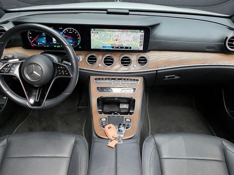 2021 Mercedes-Benz E-Class E300e 4MATIC Exclusive photo 7