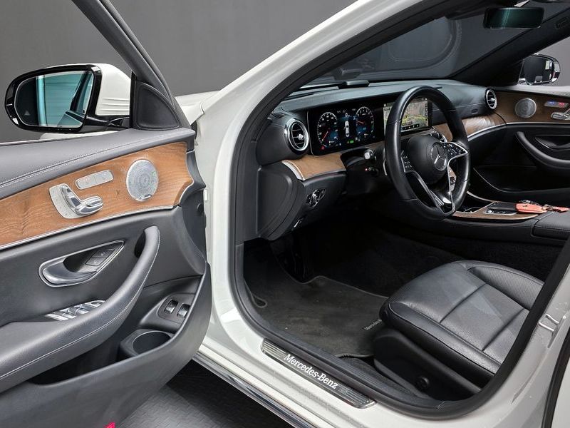 2021 Mercedes-Benz E-Class E300e 4MATIC Exclusive photo 10
