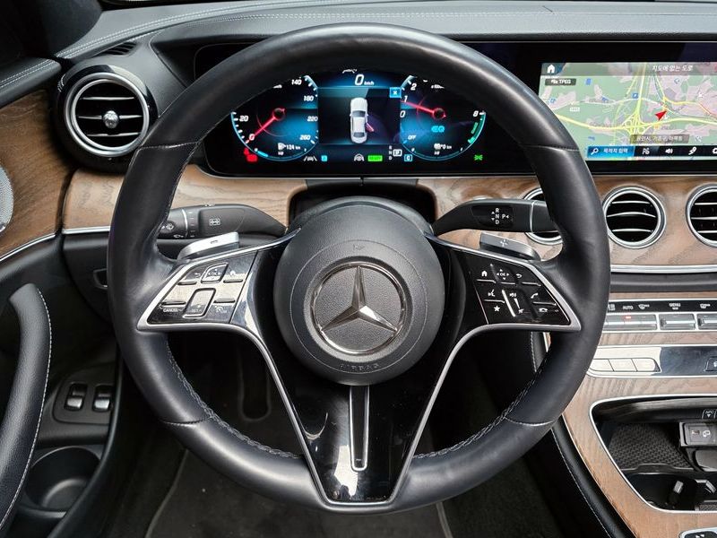 2021 Mercedes-Benz E-Class E300e 4MATIC Exclusive photo 13