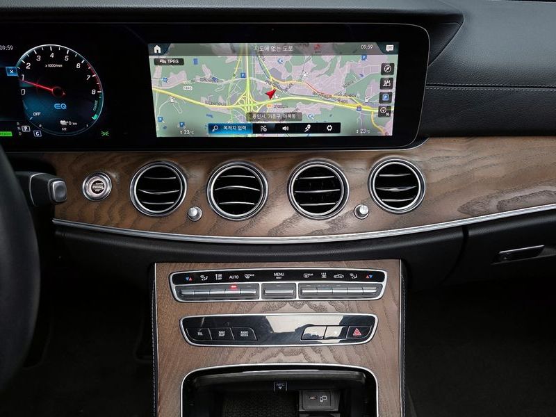 2021 Mercedes-Benz E-Class E300e 4MATIC Exclusive photo 15