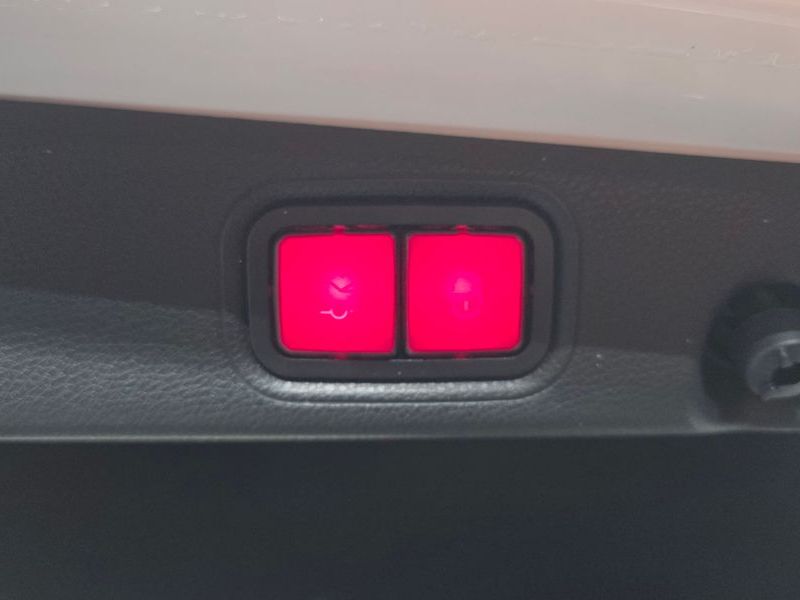 2021 Mercedes-Benz E-Class E300e 4MATIC Exclusive photo 20