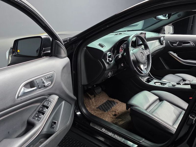 2019 Mercedes-Benz A-Class GLA250 4MATIC photo 10