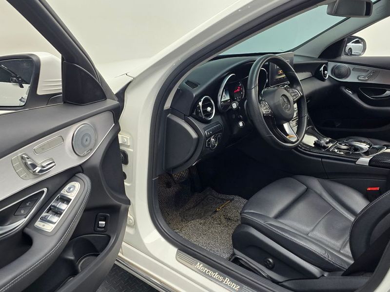 2018 Mercedes-Benz C-Class C200 Avantgarde photo 11