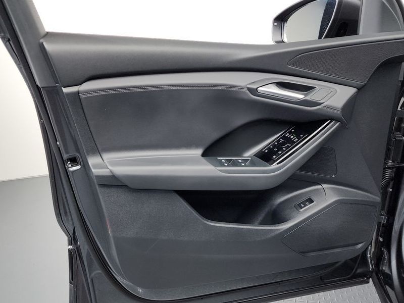 2025 Audi Q6 e-트론 Performance Premium photo 24