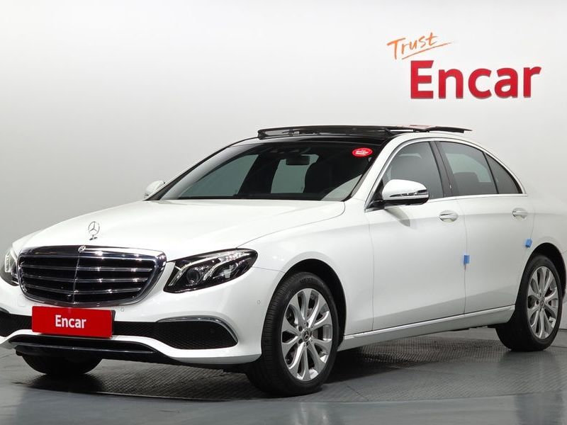 2019 Mercedes-Benz E-Class E300 4MATIC Exclusive photo 1