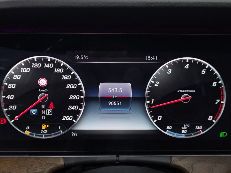 2019 Mercedes-Benz E-Class E300 4MATIC Exclusive photo 8