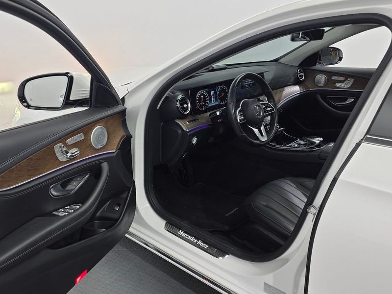 2019 Mercedes-Benz E-Class E300 4MATIC Exclusive photo 10