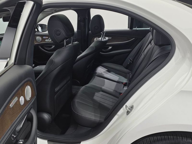 2019 Mercedes-Benz E-Class E300 4MATIC Exclusive photo 11