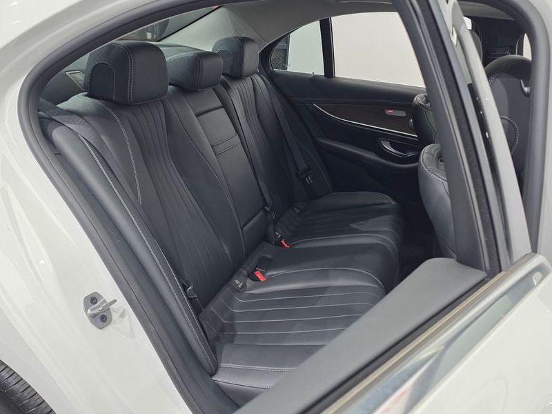 2019 Mercedes-Benz E-Class E300 4MATIC Exclusive photo 12