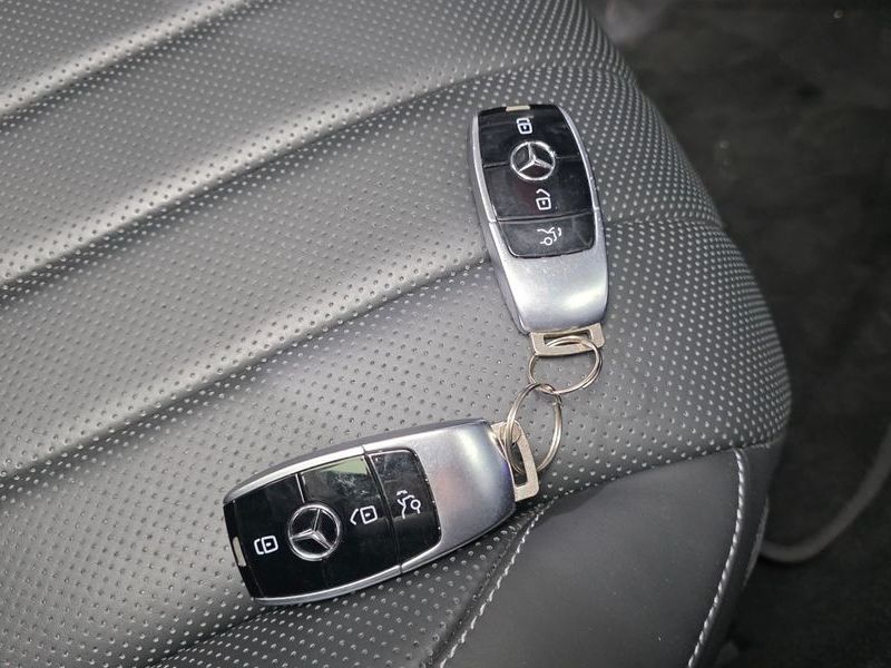 2019 Mercedes-Benz E-Class E300 4MATIC Exclusive photo 17