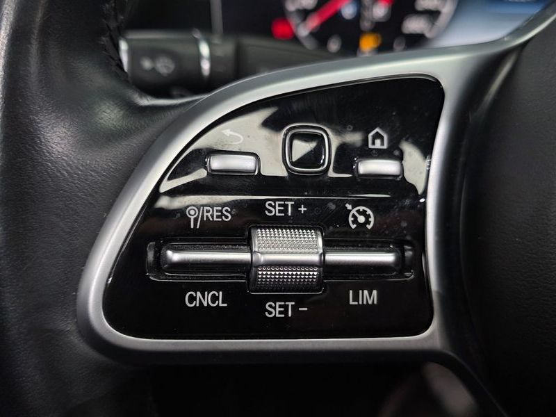 2019 Mercedes-Benz E-Class E300 4MATIC Exclusive photo 18