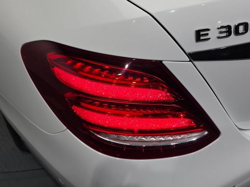 2019 Mercedes-Benz E-Class E300 4MATIC Exclusive photo 23