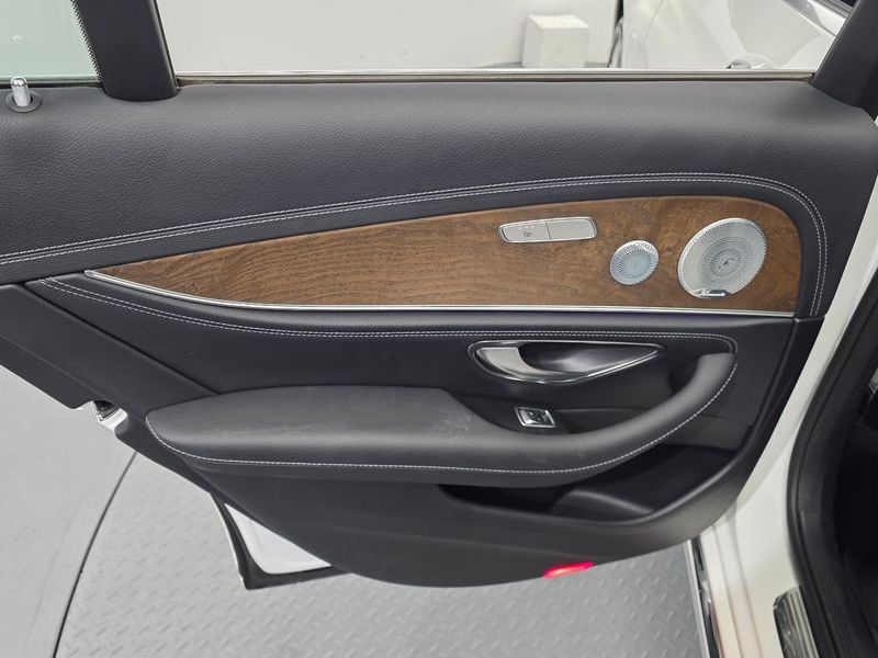 2019 Mercedes-Benz E-Class E300 4MATIC Exclusive photo 25