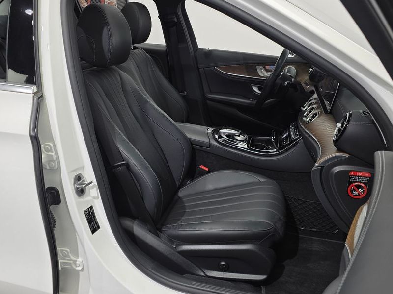 2019 Mercedes-Benz E-Class E300 4MATIC Exclusive photo 26