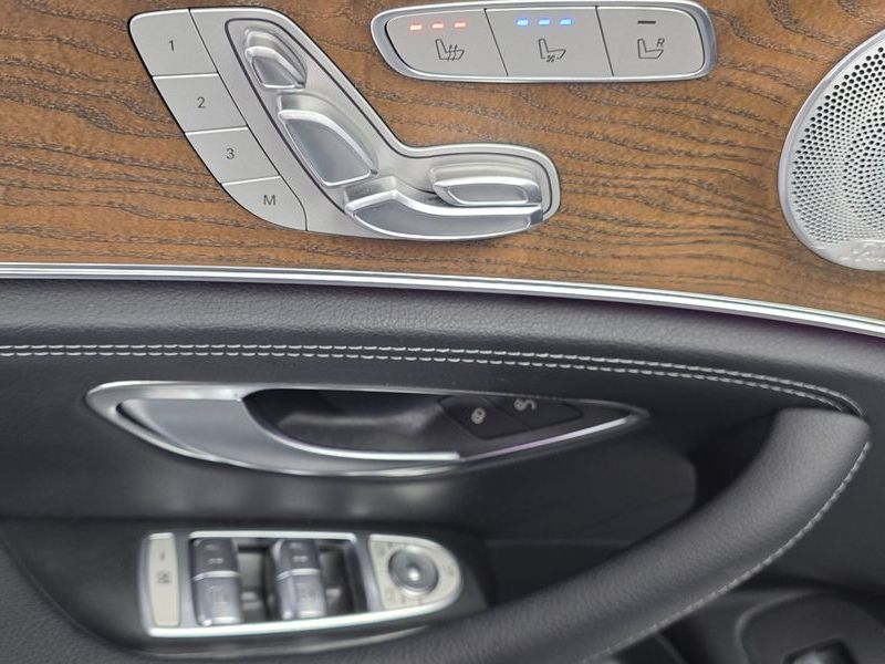 2019 Mercedes-Benz E-Class E300 4MATIC Exclusive photo 30