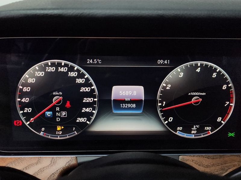 2018 Mercedes-Benz E-Class E300 4MATIC Exclusive photo 8