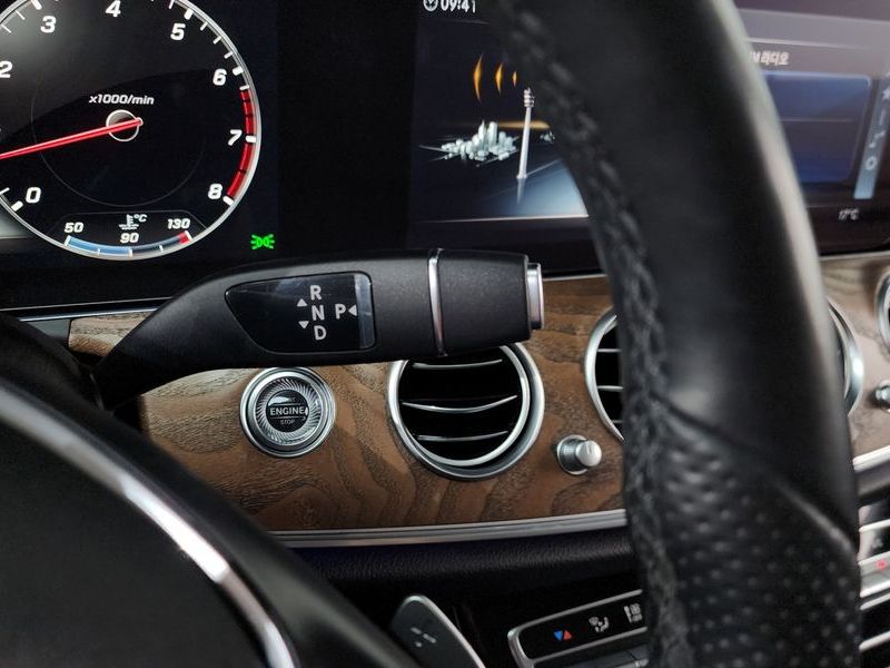 2018 Mercedes-Benz E-Class E300 4MATIC Exclusive photo 9