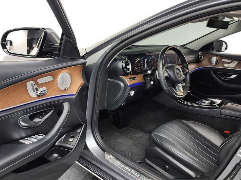 2018 Mercedes-Benz E-Class E300 4MATIC Exclusive photo 10