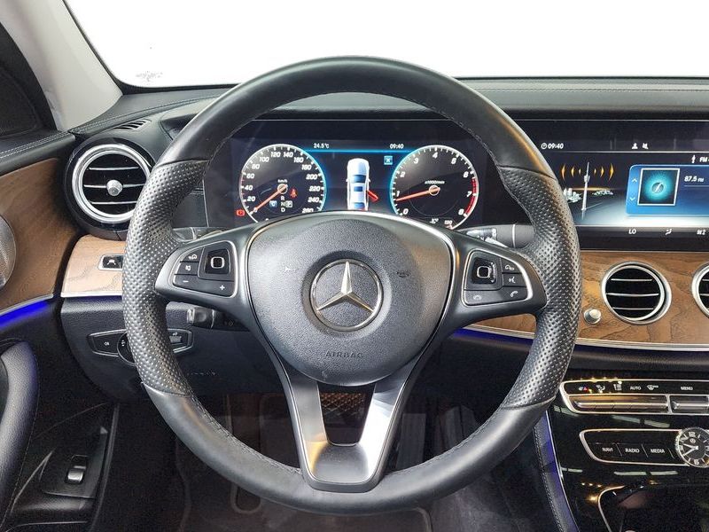 2018 Mercedes-Benz E-Class E300 4MATIC Exclusive photo 13