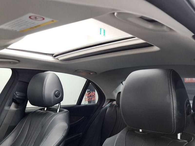 2018 Mercedes-Benz E-Class E300 4MATIC Exclusive photo 14