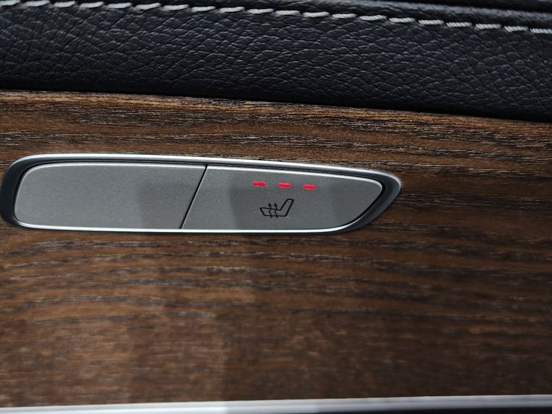 2018 Mercedes-Benz E-Class E300 4MATIC Exclusive photo 18