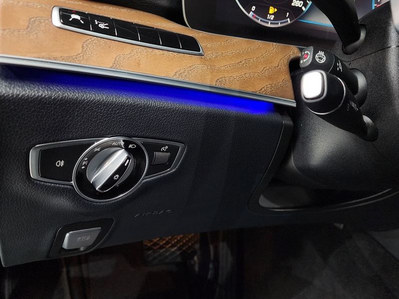 2018 Mercedes-Benz E-Class E300 4MATIC Exclusive photo 19