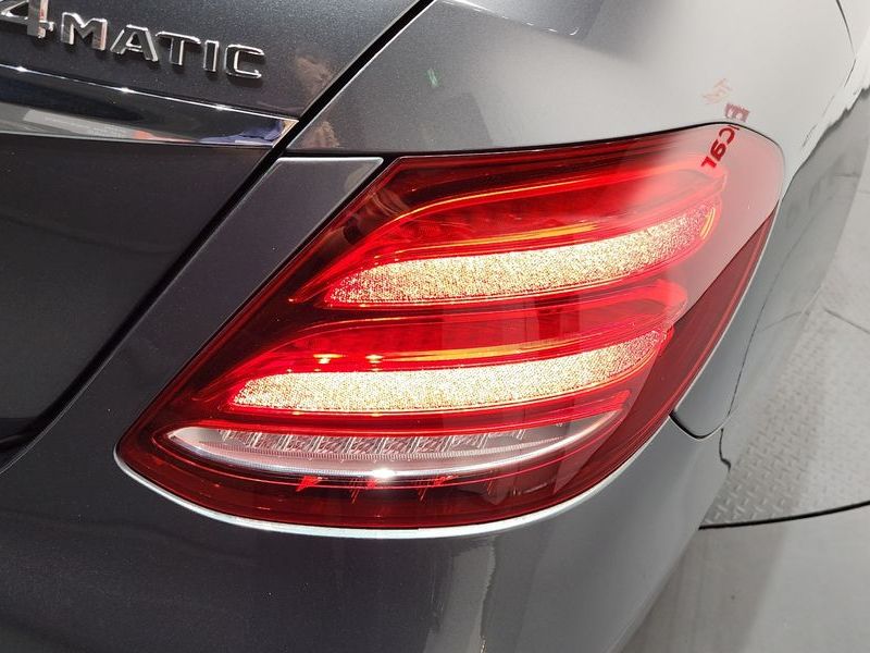 2018 Mercedes-Benz E-Class E300 4MATIC Exclusive photo 23
