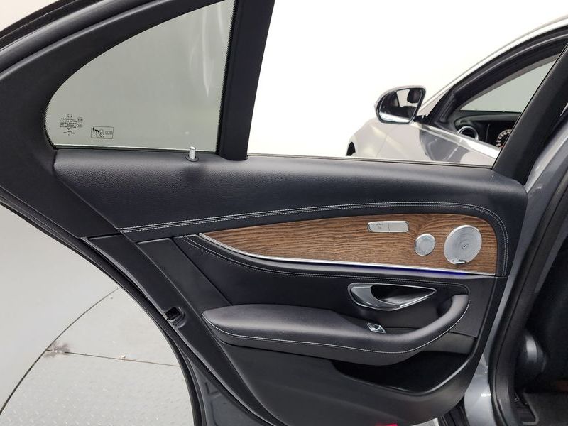 2018 Mercedes-Benz E-Class E300 4MATIC Exclusive photo 25