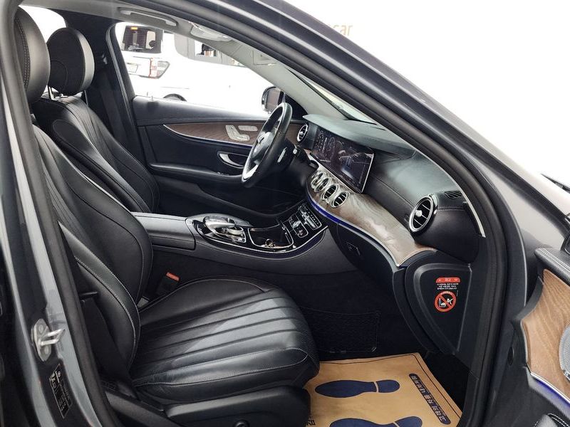 2018 Mercedes-Benz E-Class E300 4MATIC Exclusive photo 26