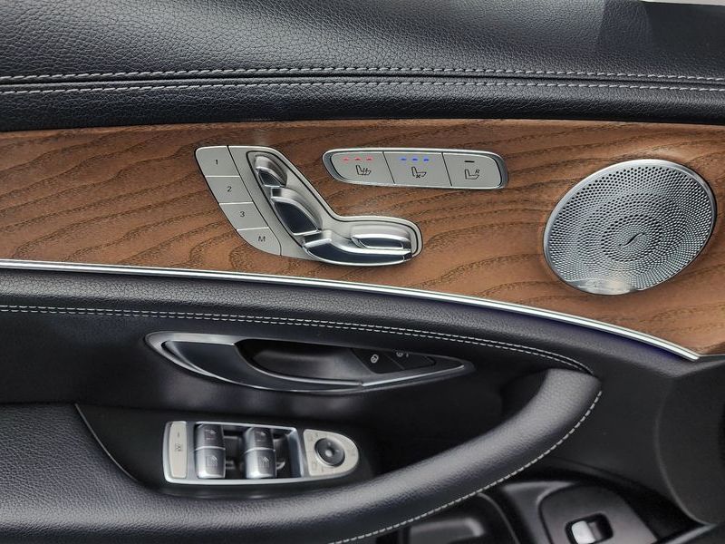 2018 Mercedes-Benz E-Class E300 4MATIC Exclusive photo 27