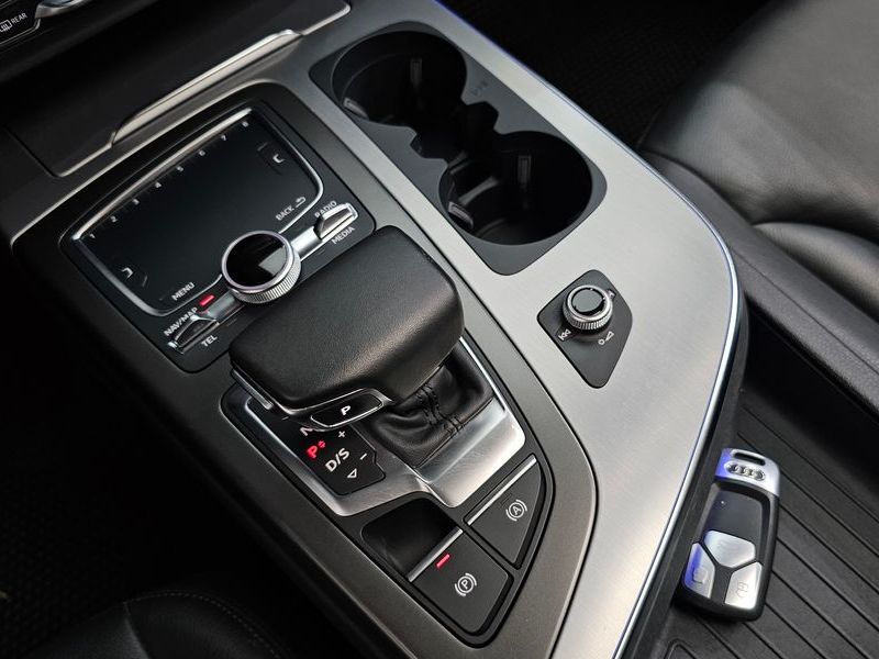 2019 Audi Q7 45 TFSI Quattro photo 9