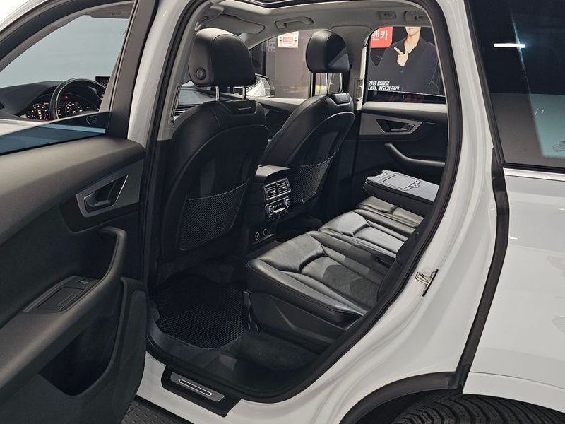 2019 Audi Q7 45 TFSI Quattro photo 11