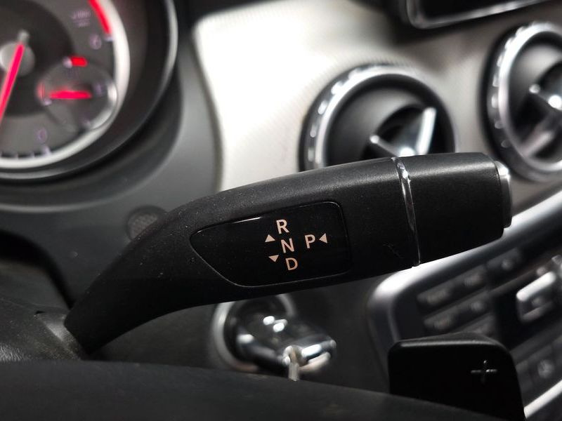 2015 Mercedes-Benz A-Class GLA200 CDI photo 9
