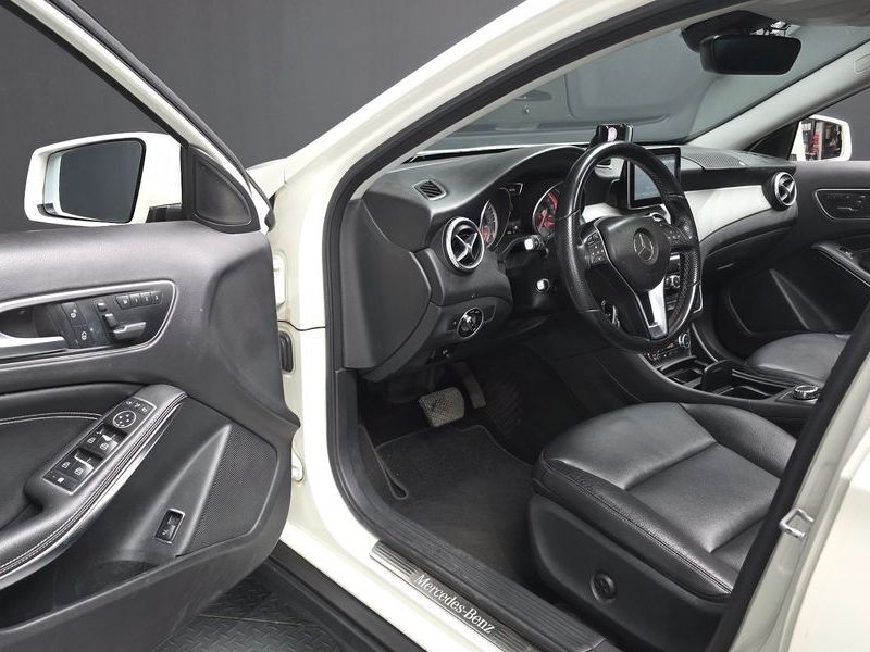 2015 Mercedes-Benz A-Class GLA200 CDI photo 10