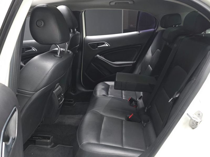 2015 Mercedes-Benz A-Class GLA200 CDI photo 11