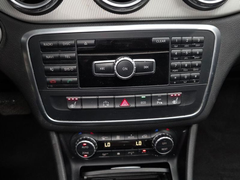 2015 Mercedes-Benz A-Class GLA200 CDI photo 17