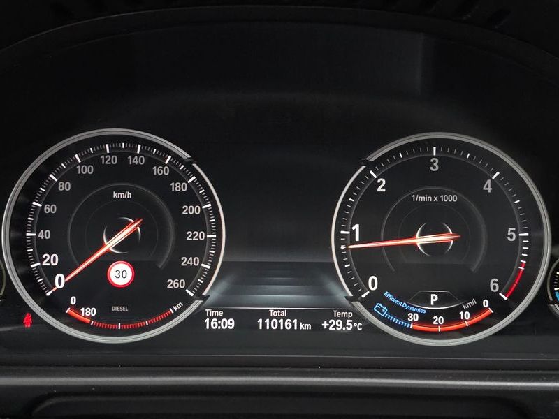 2015 BMW 5 Series 520d xDrive Luxury photo 8