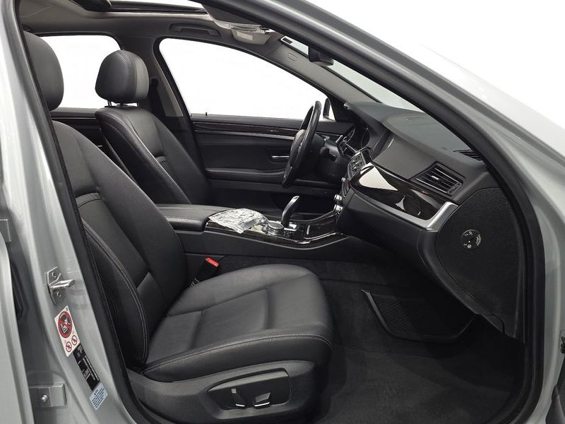 2015 BMW 5 Series 520d xDrive Luxury photo 10