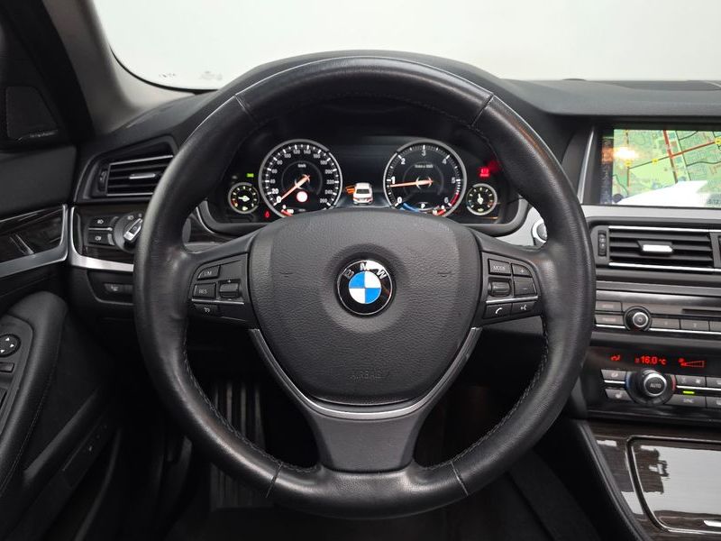 2015 BMW 5 Series 520d xDrive Luxury photo 13