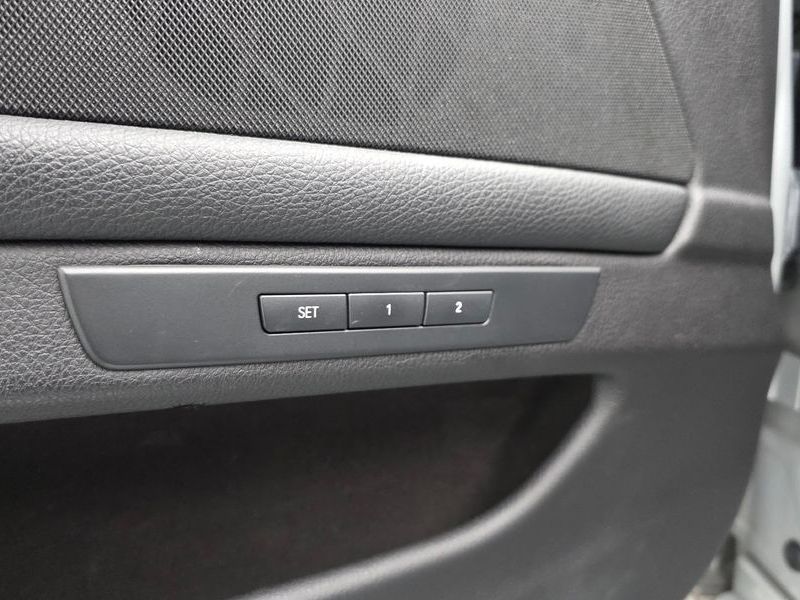 2015 BMW 5 Series 520d xDrive Luxury photo 18